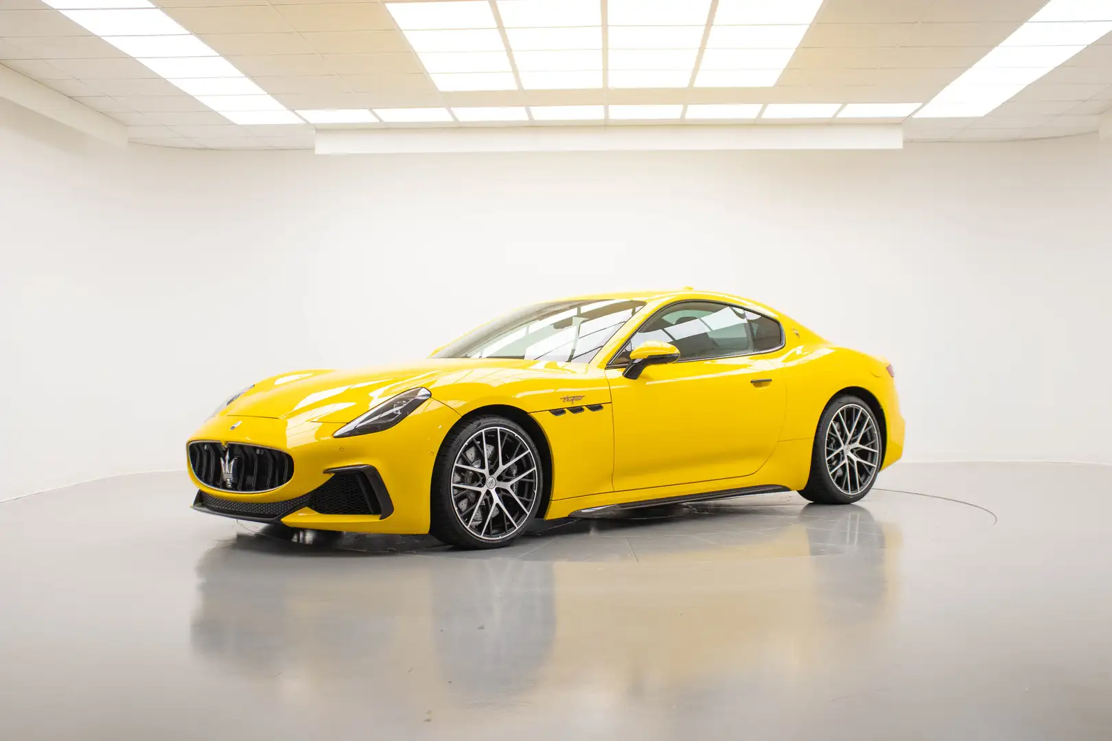 Maserati GranTurismo V6 550 CV AWD Trofeo Jaune - 1