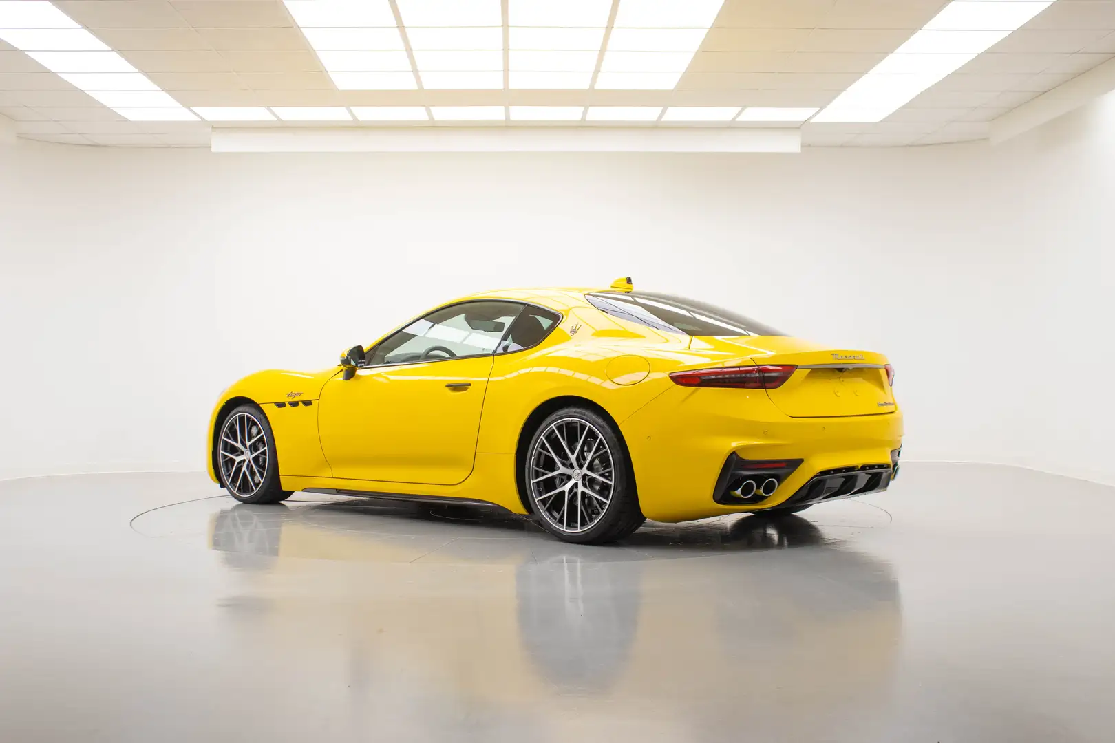 Maserati GranTurismo V6 550 CV AWD Trofeo Jaune - 2