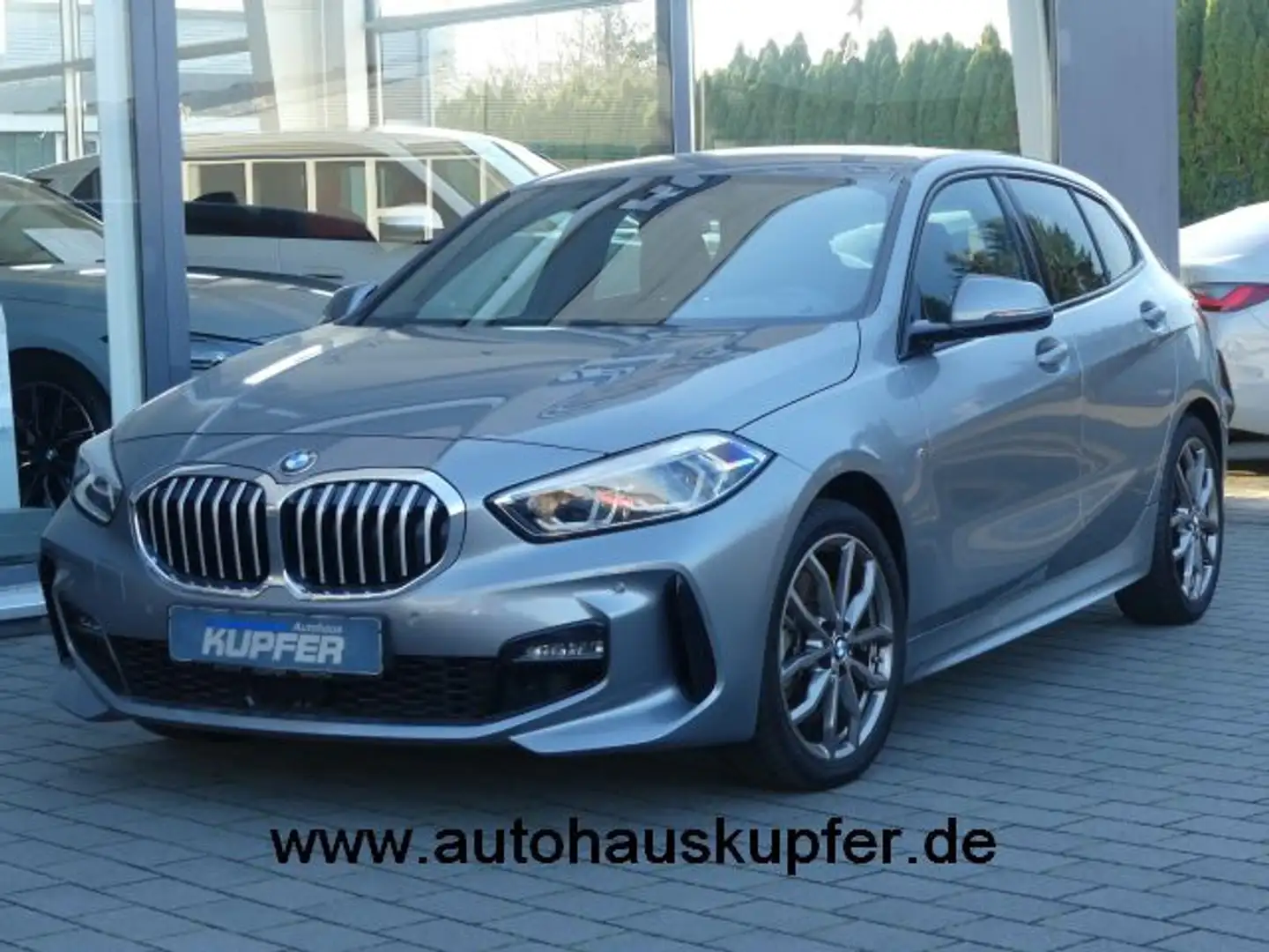 BMW 120 i M Sportpaket LED°grNavi-HIFI°Ad.LED-behLLK Grau - 1