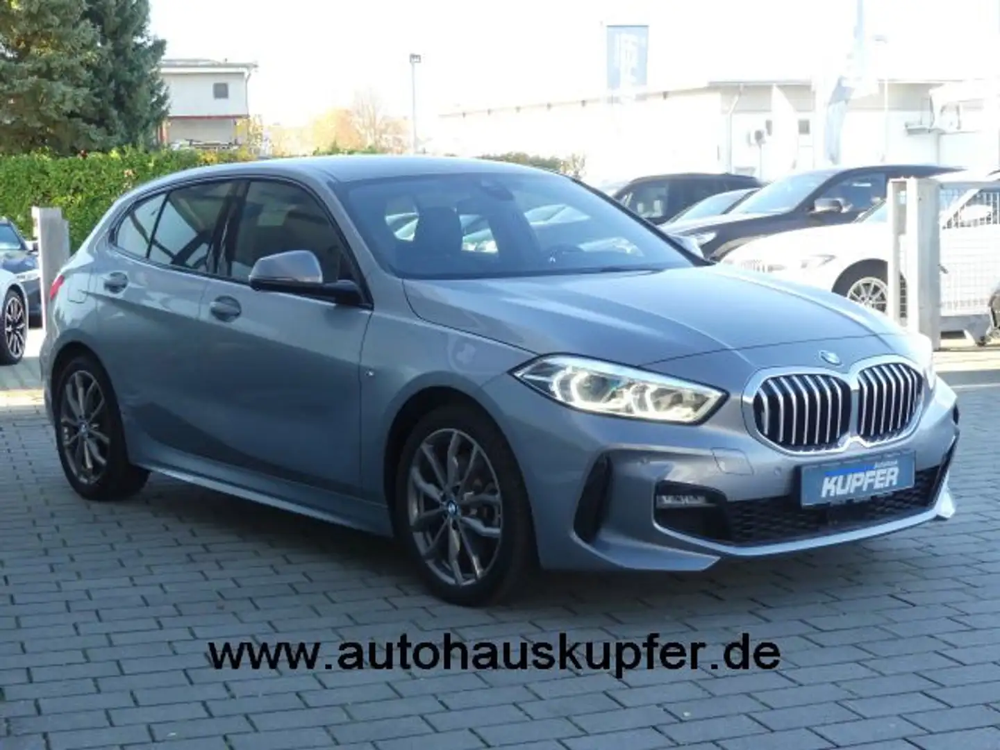 BMW 120 i M Sportpaket LED°grNavi-HIFI°Ad.LED-behLLK Grau - 2
