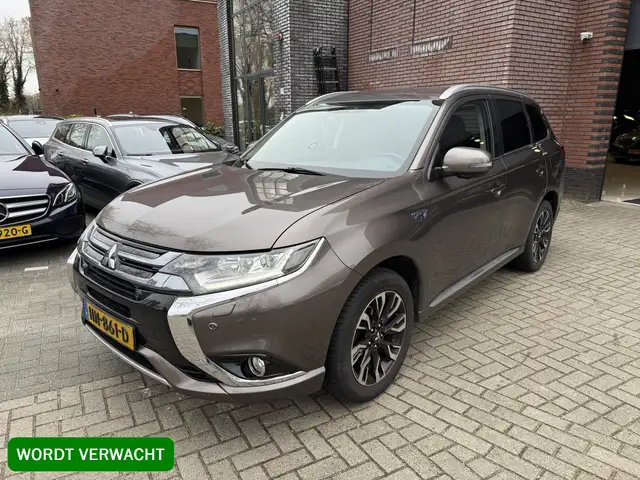Mitsubishi Outlander 2.0 PHEV instyle | **VERWACHT** | Stoel/Stuurverwa