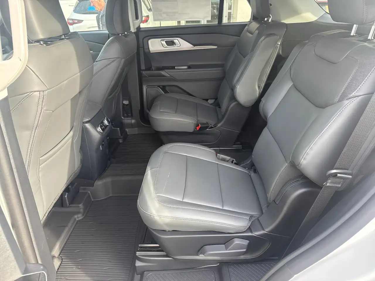 Ford Explorer photo Ford Explorer