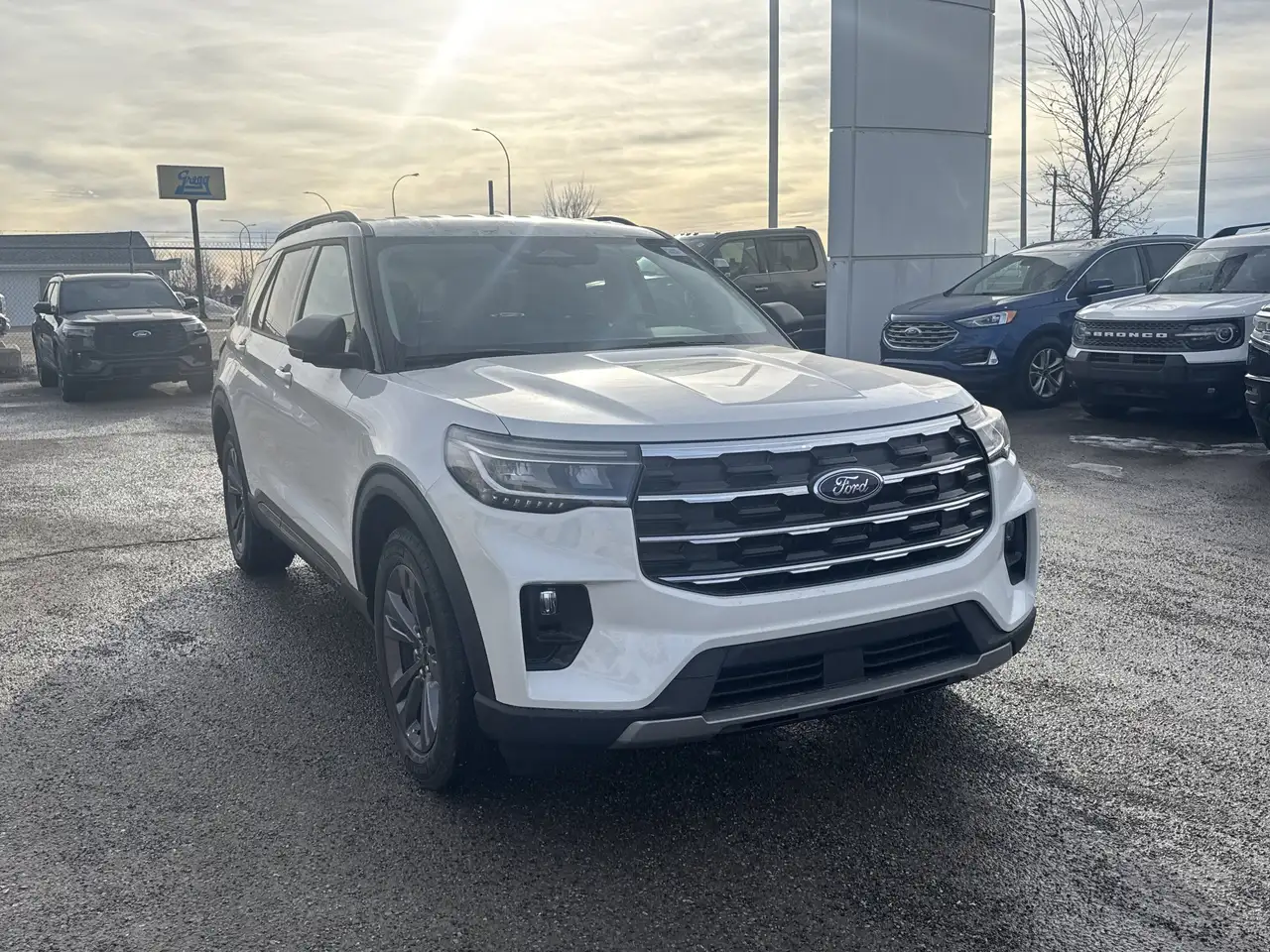 Ford Explorer photo Ford Explorer