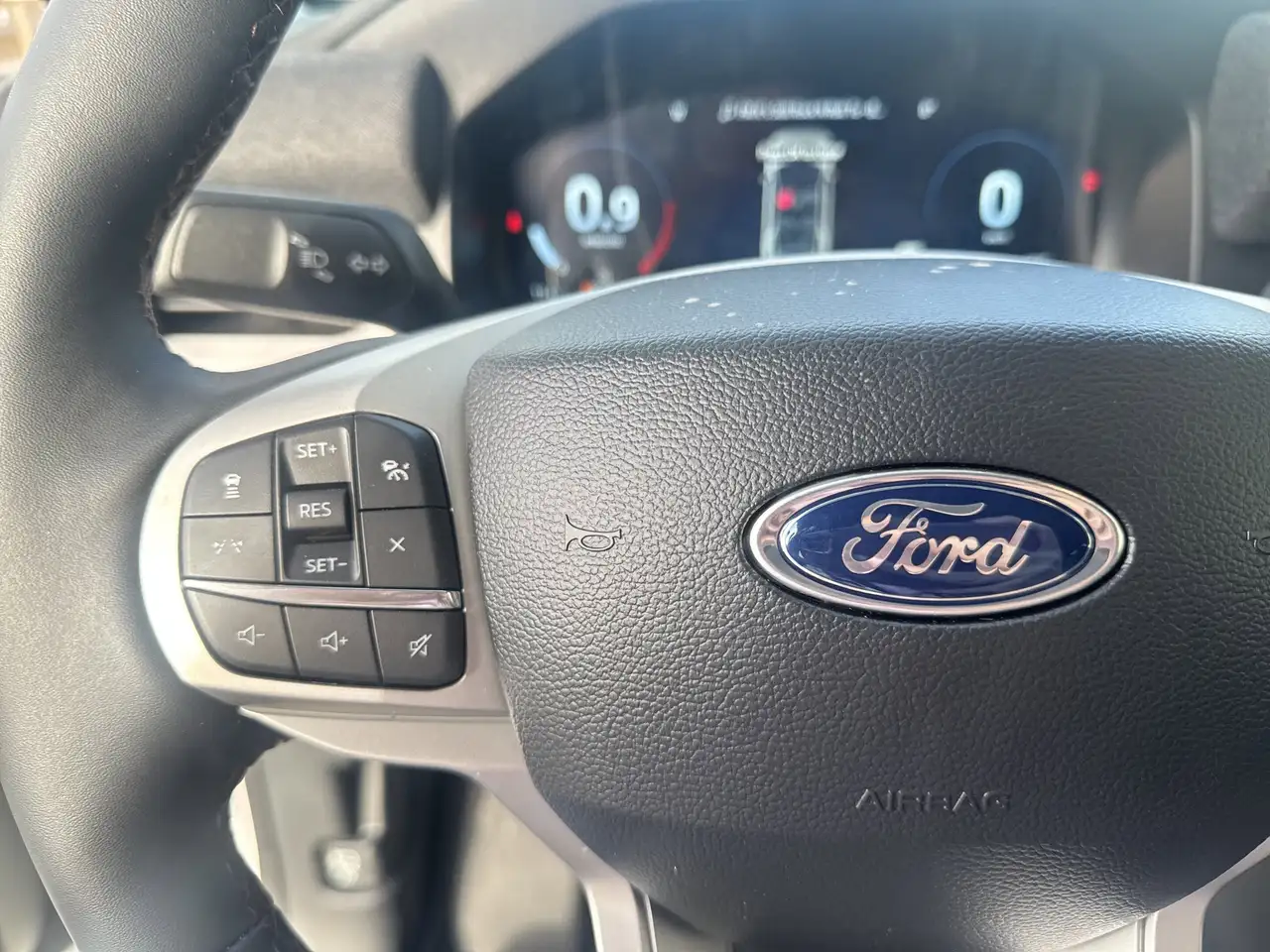 Ford Explorer photo Ford Explorer