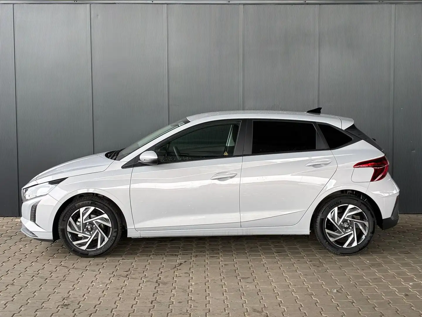 Hyundai i20 Pure 1.2 MPI / Navi PDC Hinten + Kamera Abgedun... Grau - 2