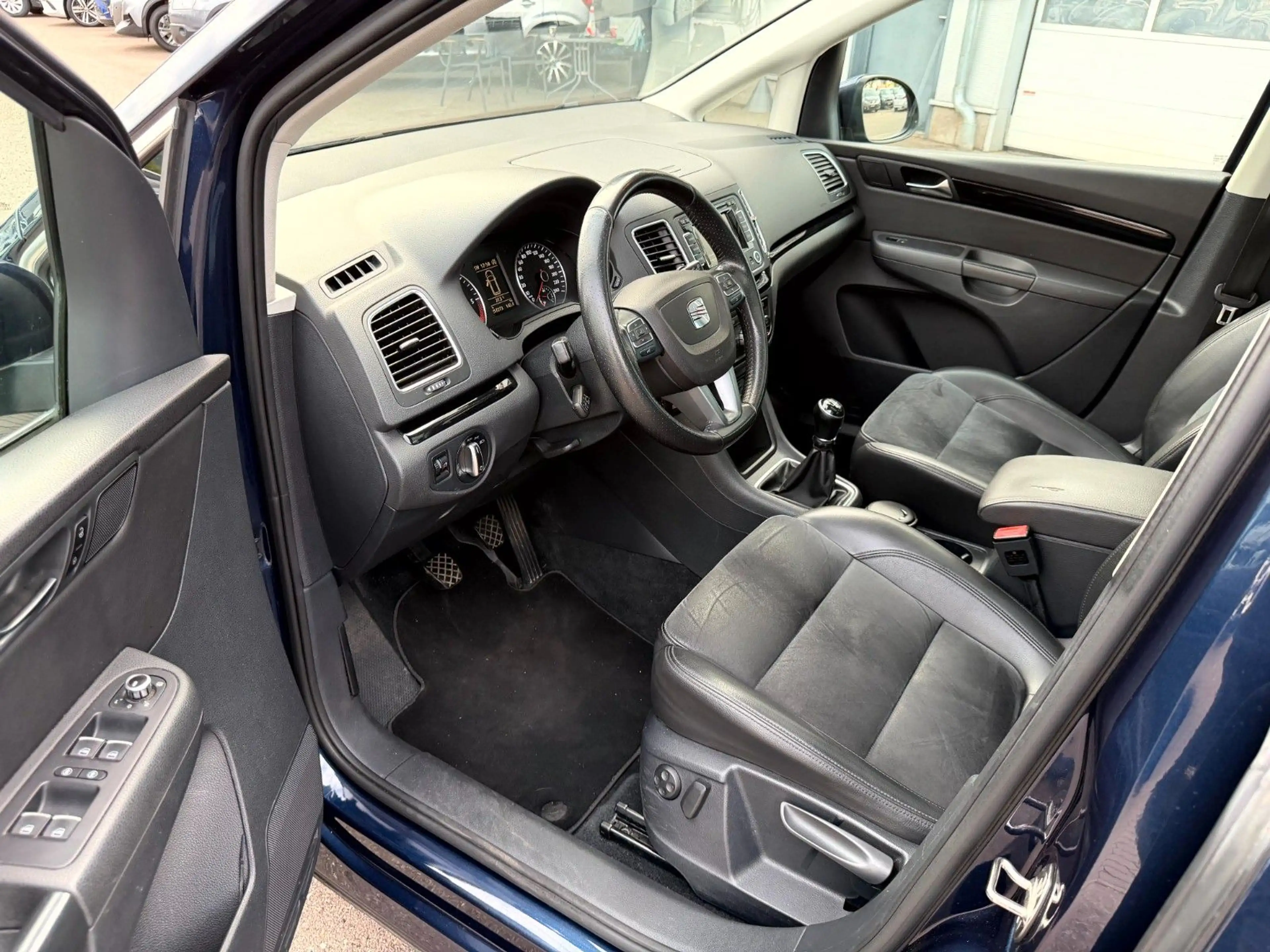 SEAT Alhambra 2.0 TDI Sport Nav_Xenon_Pano_Kamera_AHK — photo 9
