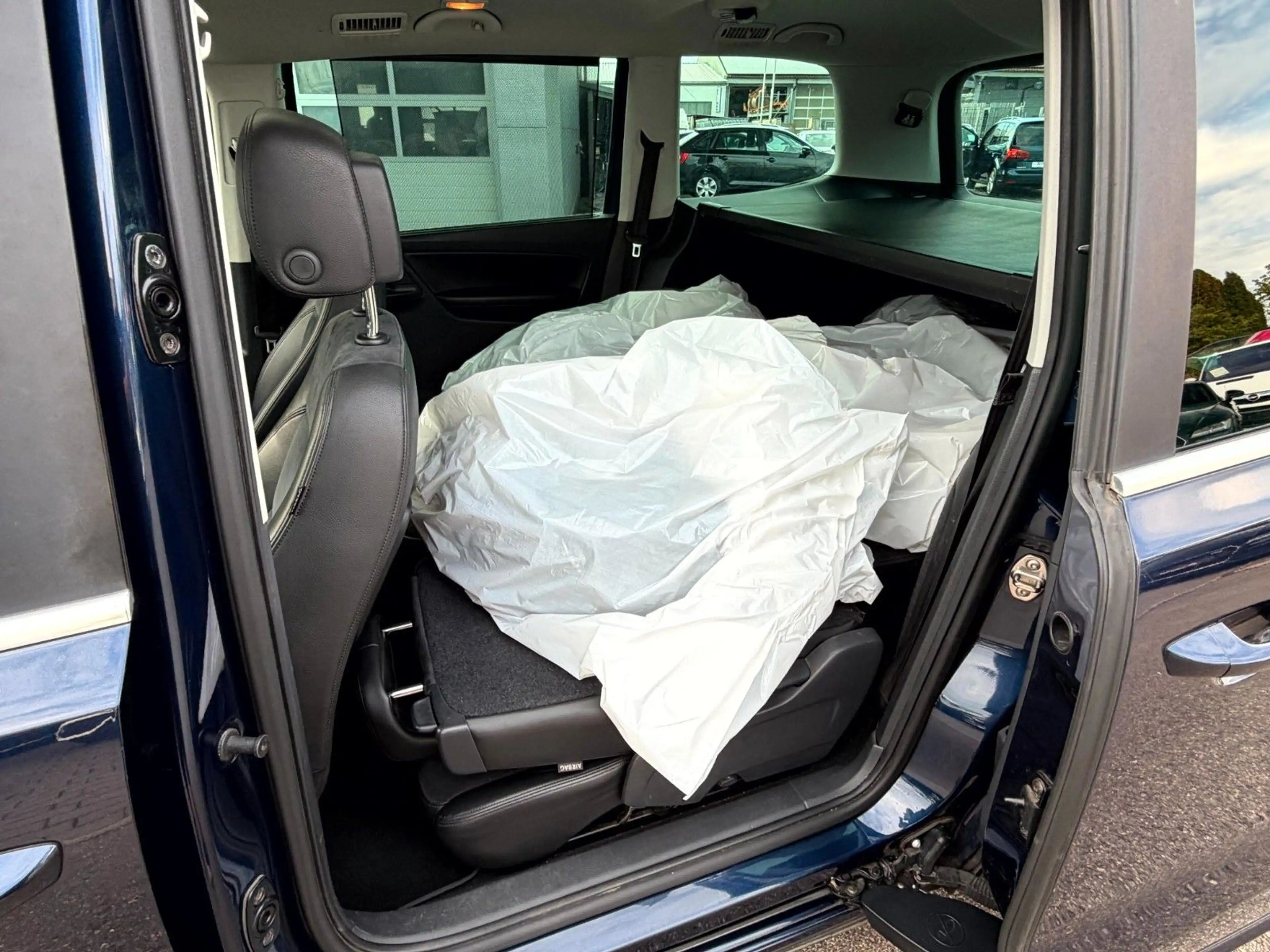 SEAT Alhambra 2.0 TDI Sport Nav_Xenon_Pano_Kamera_AHK — photo 11
