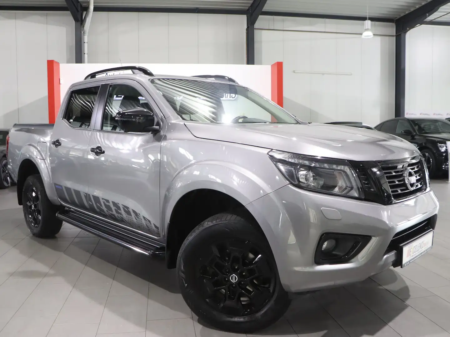 Nissan Navara NP300 4x4 DC N-GUARD STYLE BLACK SPORT Grau - 2