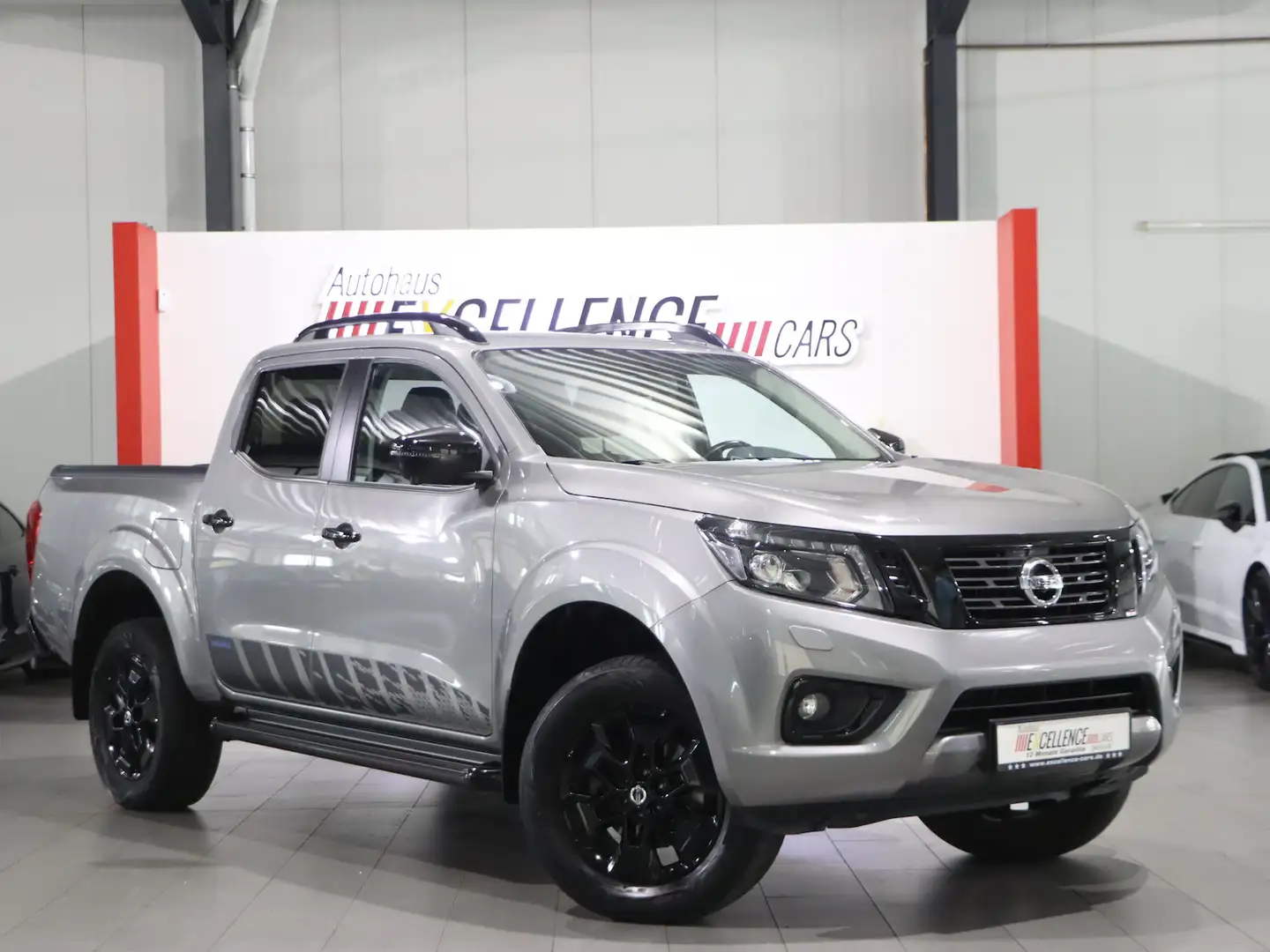 Nissan Navara NP300 4x4 DC N-GUARD STYLE BLACK SPORT Grau - 1