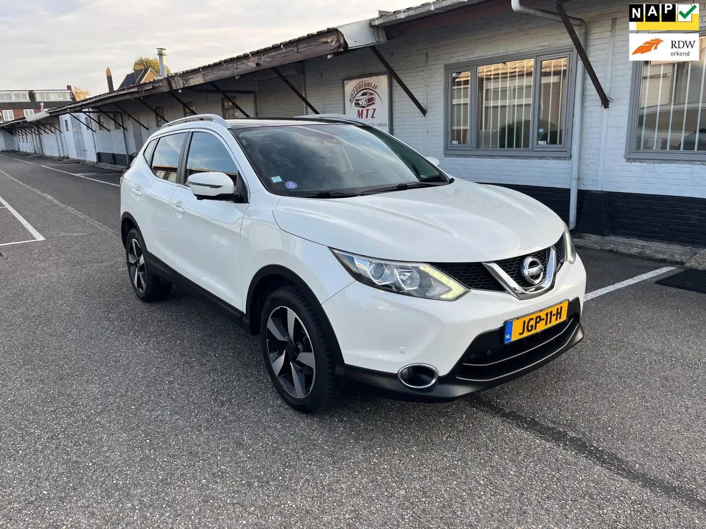 Nissan Qashqai 1.2 Acenta / Pano / 360 Cam. / Nieuwe APK Wit - 1