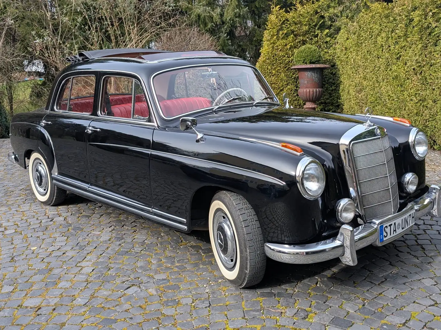 Mercedes-Benz 220 220s Černá - 1