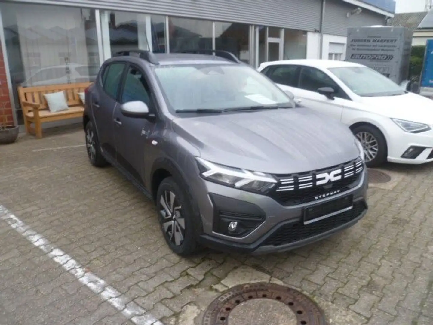 Dacia Sandero III Stepway Expression Automatik LED Grau - 2