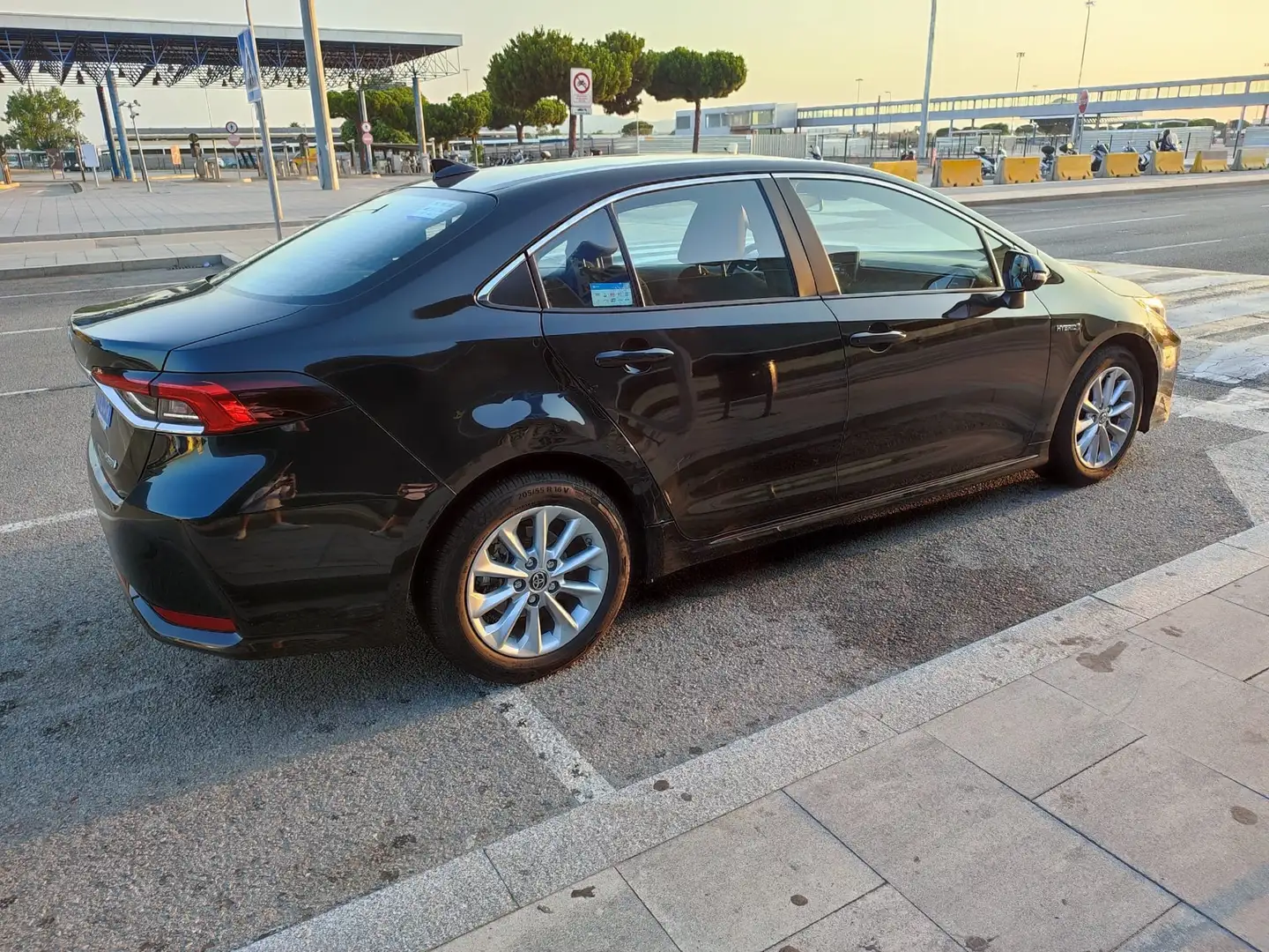 Toyota Corolla 180H Active Tech Negro - 1