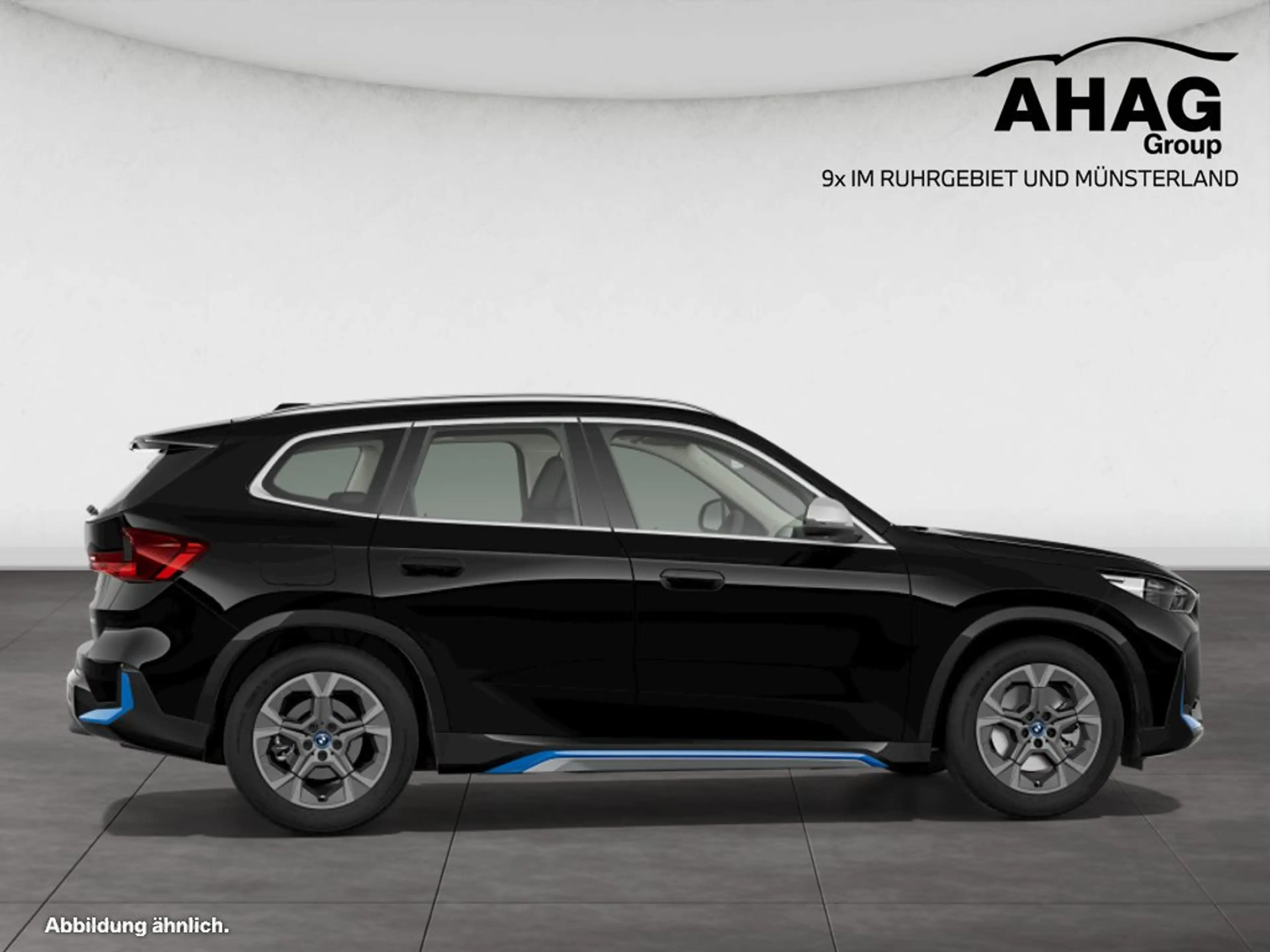BMW iX1 xDrive20 — photo 8