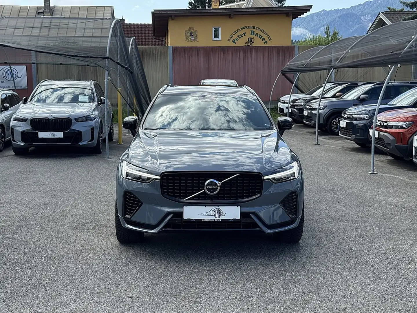 Volvo XC60 T6 AWD Recharge PHEV Plus Dark Geartronic 360°K... Grau - 2