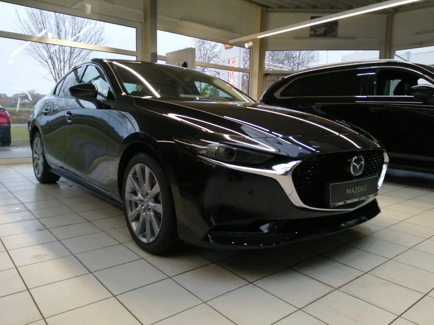 Mazda 3 2.5L e-SKYACTIV G 140ps Schwarz - 1