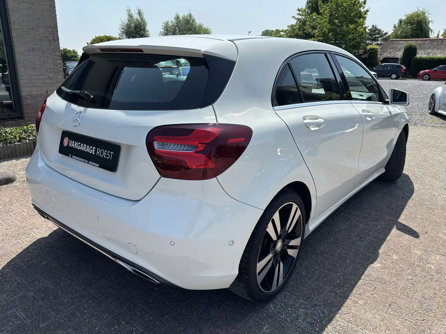 Mercedes-Benz A 180 5DRS Prestige Automaat Sportinterieur / Navigatie Wit - 2