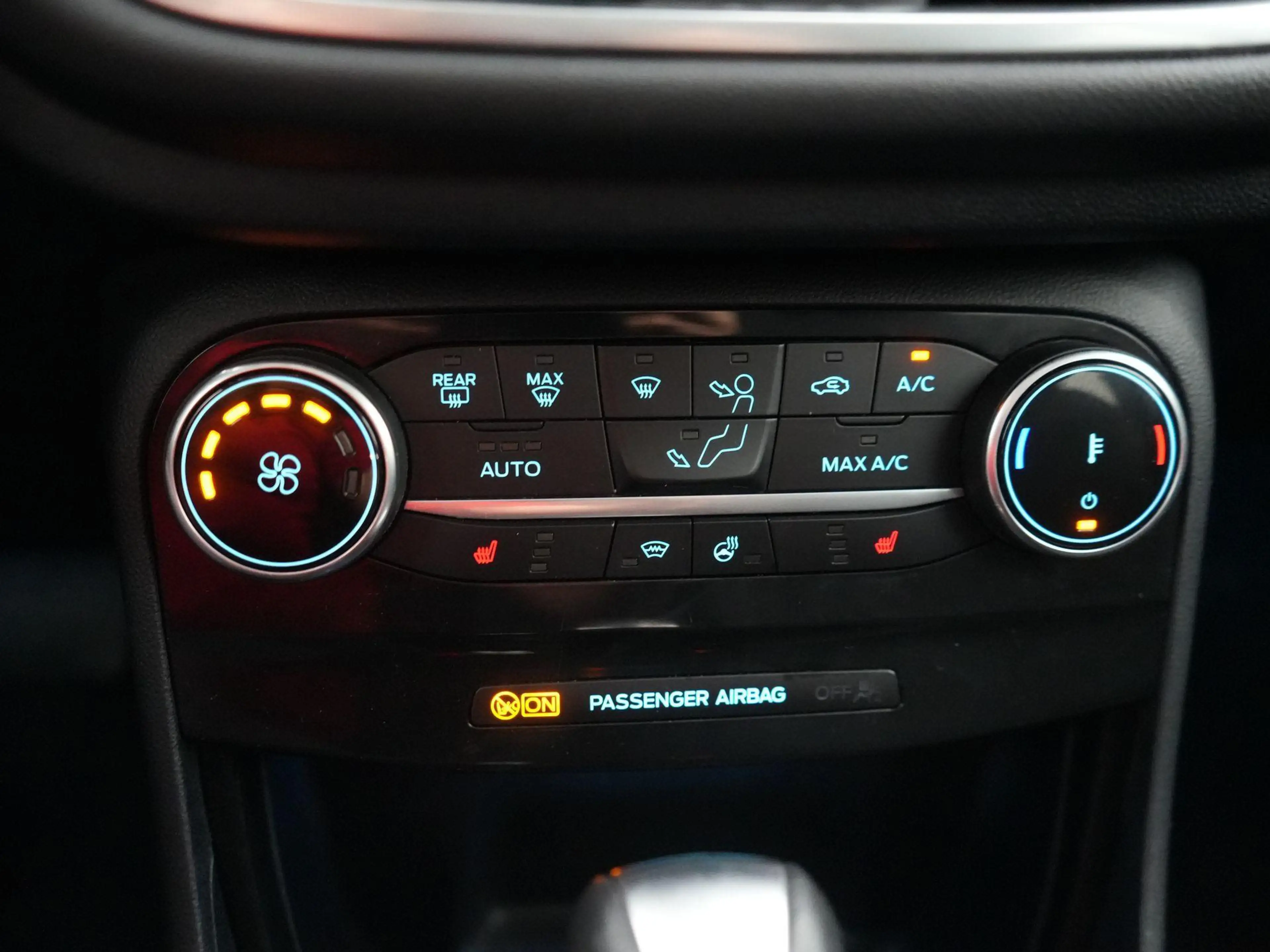 Ford Puma 1.0i Ecoboost mHEV 92kW Titanium — photo 12
