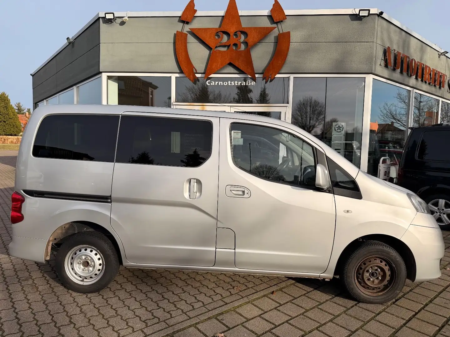 Nissan NV200 /Evalia Tekna 7-sitzer Silber - 1