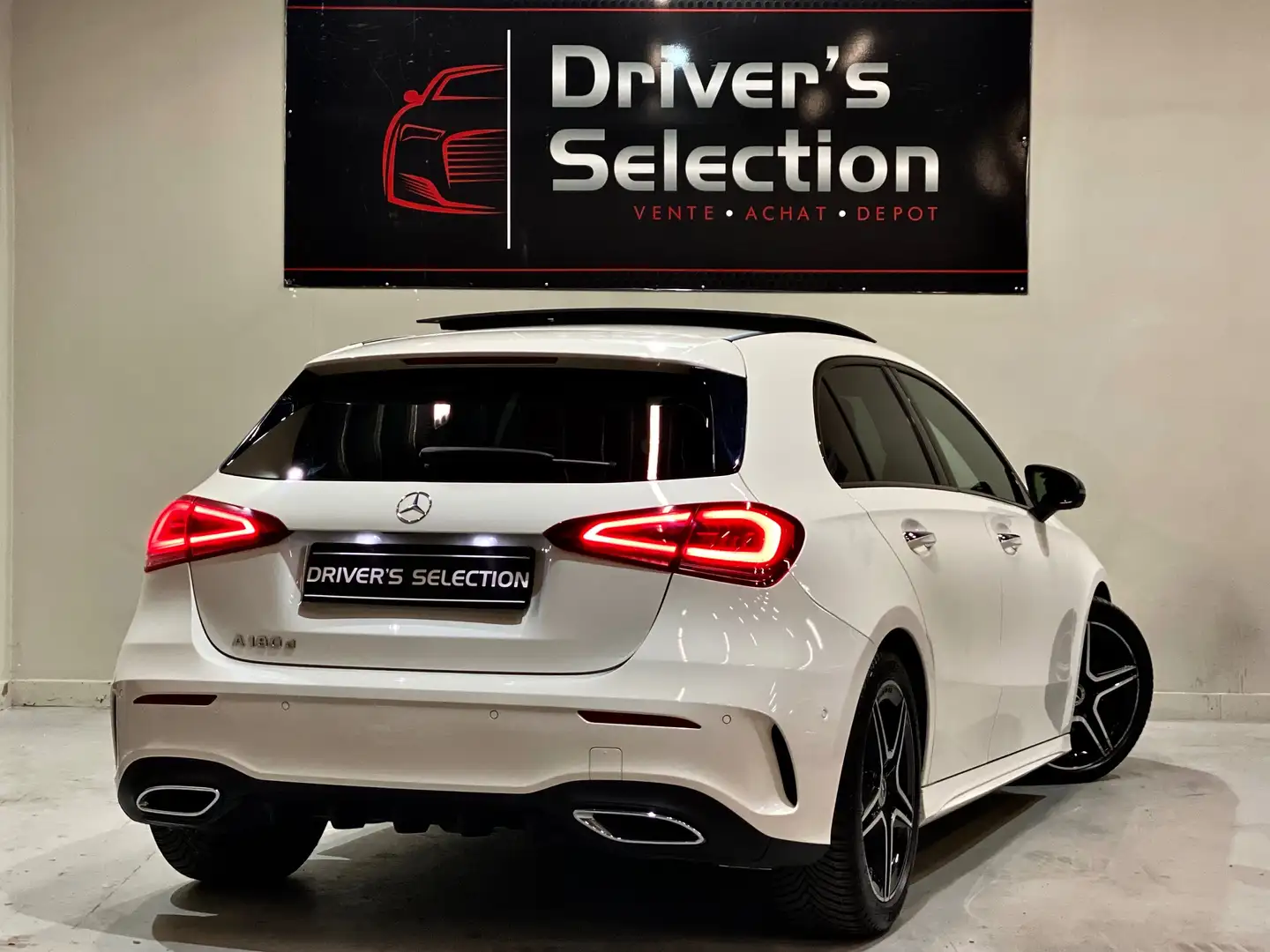 Mercedes-Benz A 180 d AMG Sport Pack / Pano / Ambiance / Camera / Full Blanc - 2