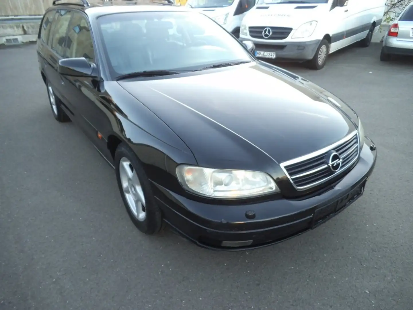 Opel Omega Omega Caravan 3.0 V6 Executive Schwarz - 2