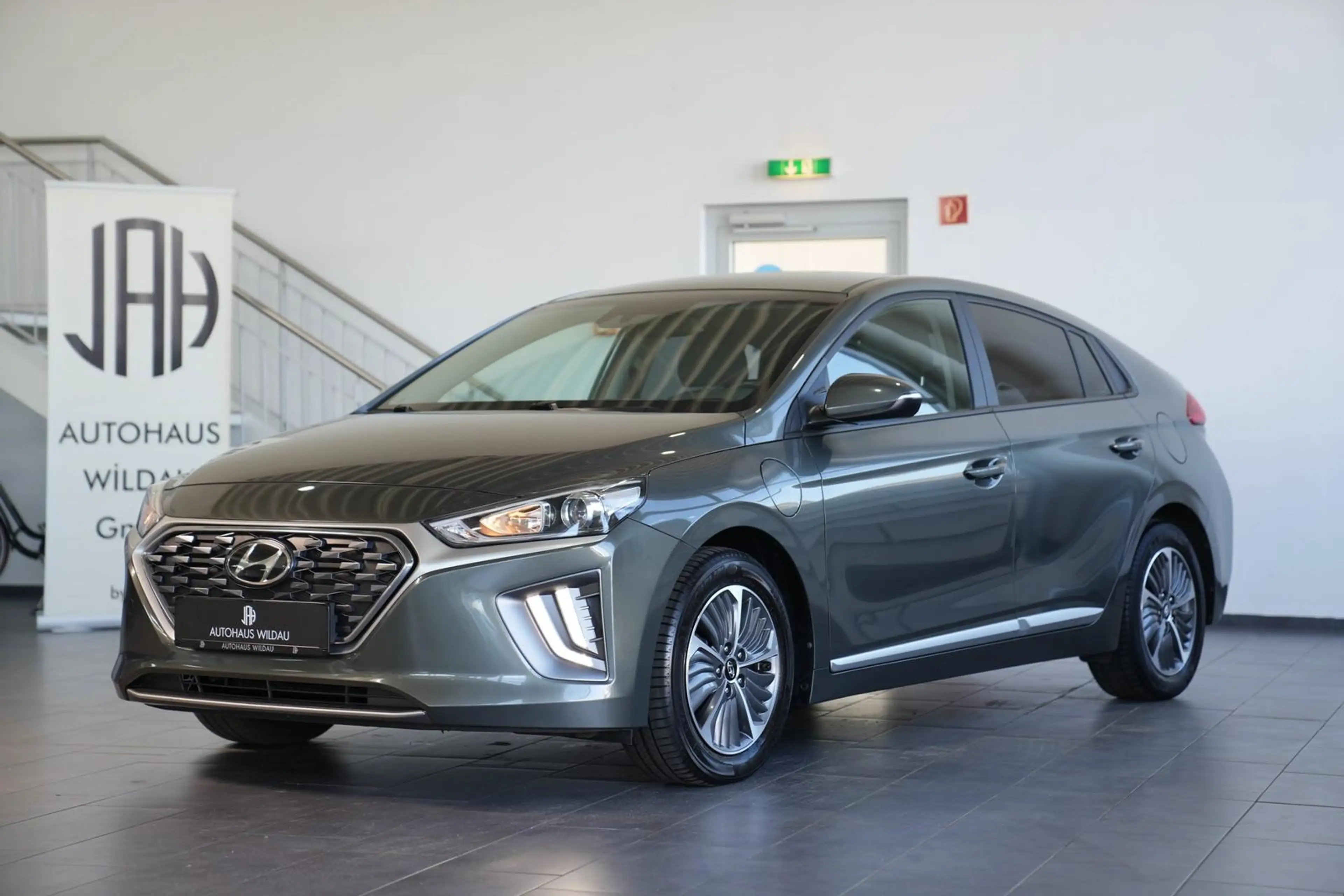 Hyundai IONIQ IONIQ Trend Plug-In Hybrid *AUT*LED*SHZ* — photo 3