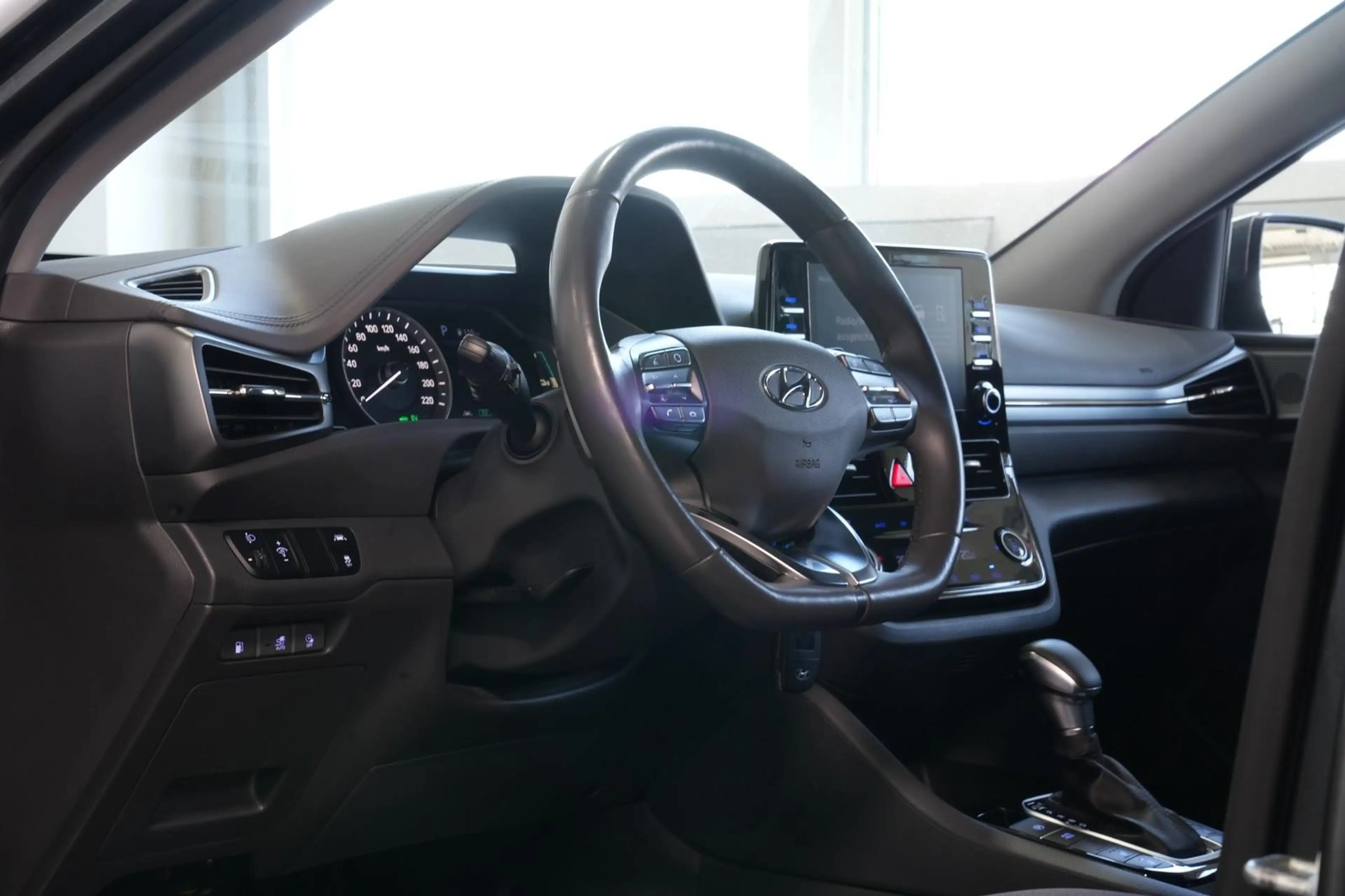 Hyundai IONIQ IONIQ Trend Plug-In Hybrid *AUT*LED*SHZ* — photo 13