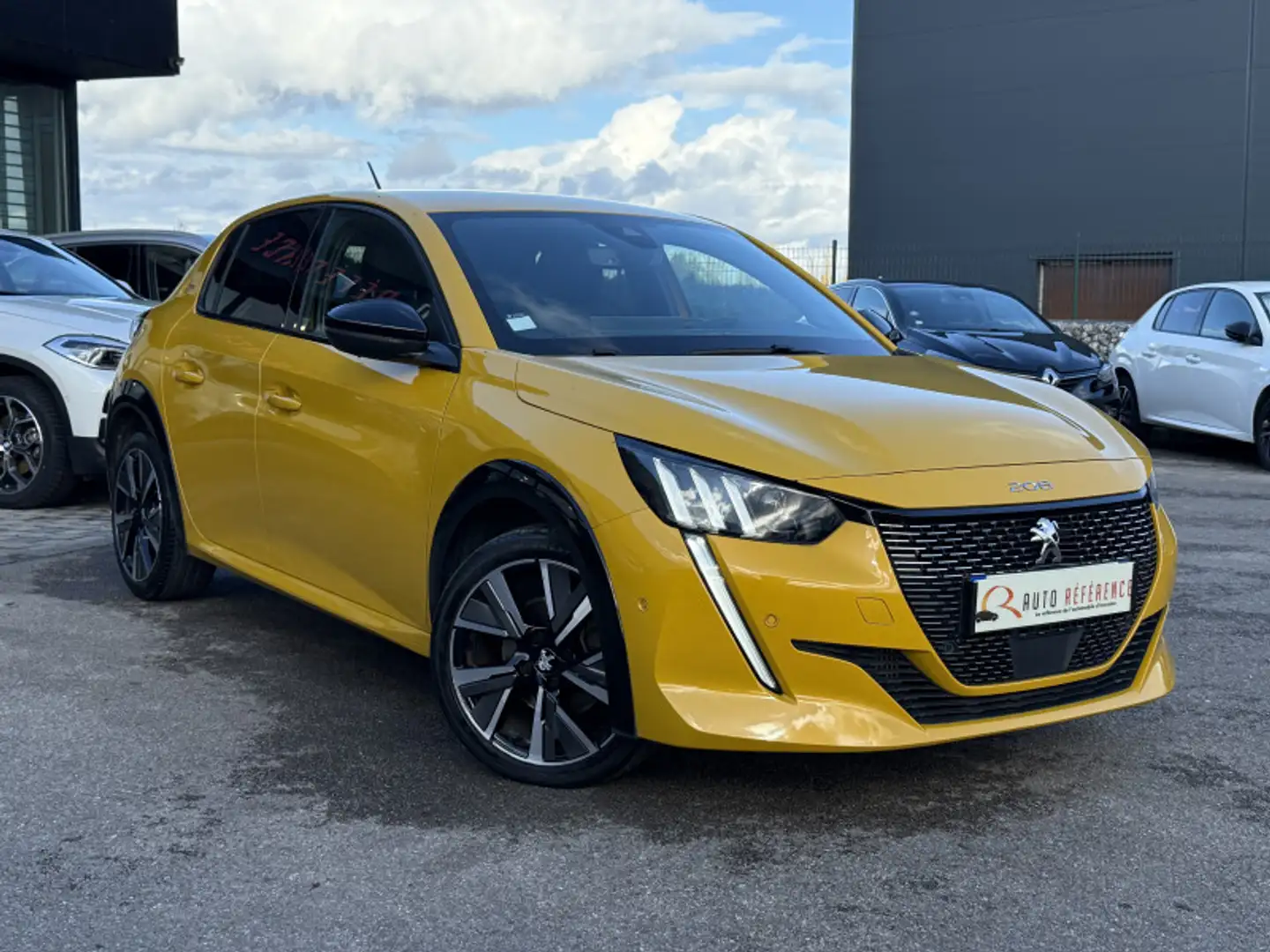 Peugeot 208 1.2 100 CH GT / CAMERA / CARPLAY / 3D COCKPIT Gelb - 2