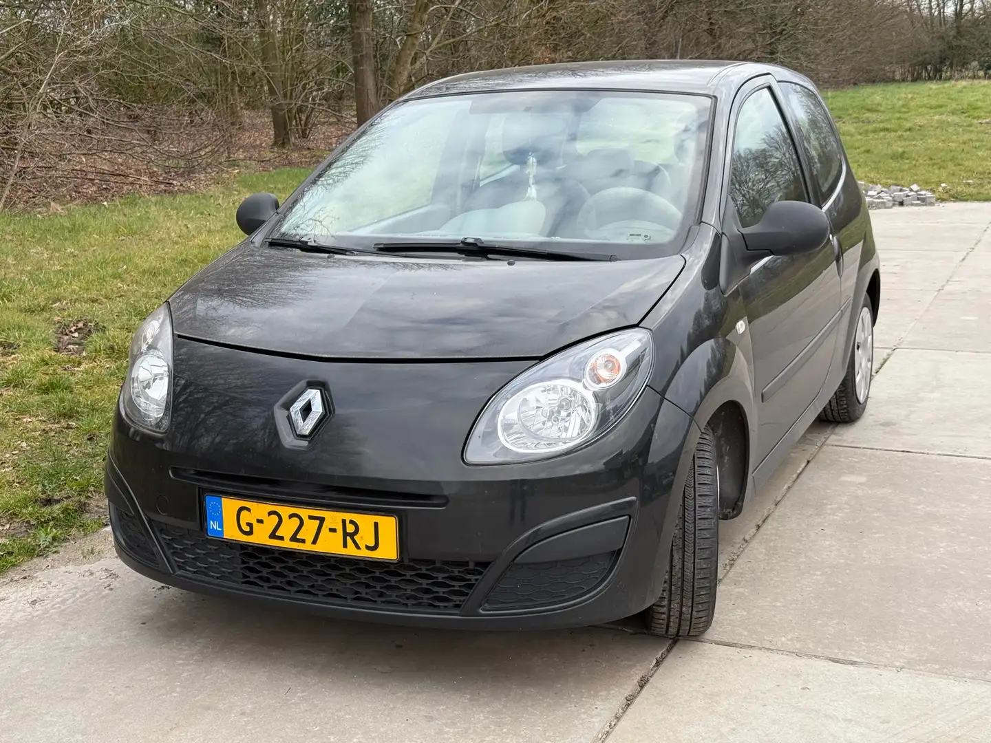 Renault Twingo 1.2 Acces Airco NAP LET OP RAAKT OVERHIT Zwart - 1