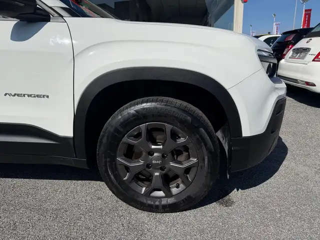 Jeep Avenger view 8