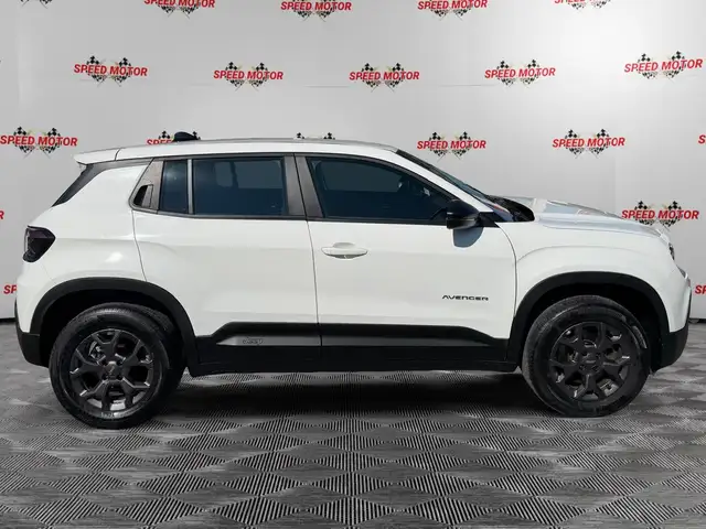Jeep Avenger view 3