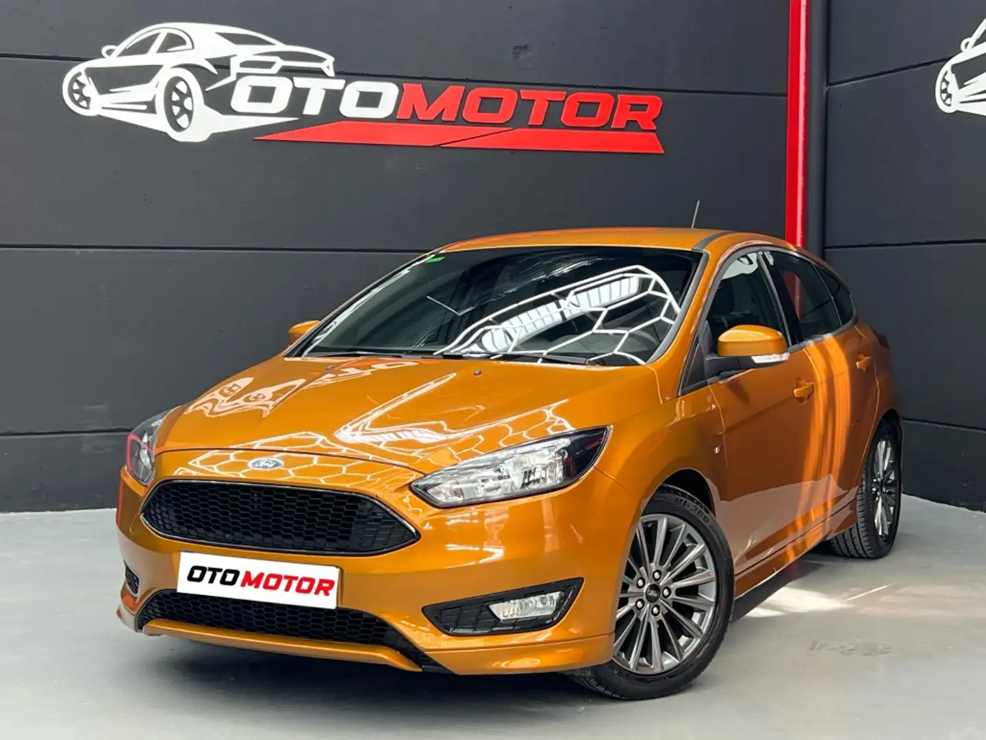 Ford Focus 1.0 Ecoboost ST Line 125 Naranja - 1