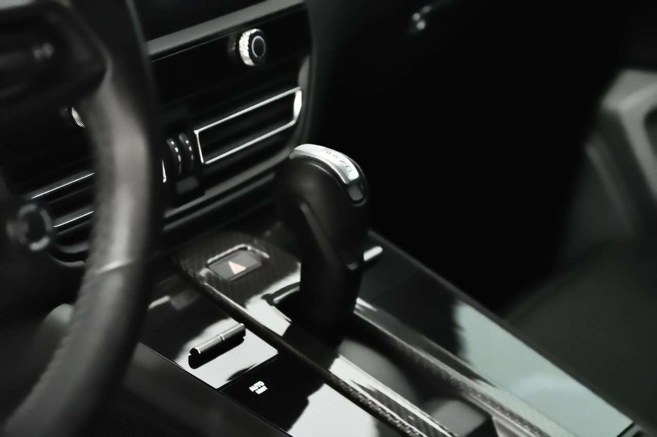 2023 Porsche Macan GTS / Premium + / Sport chrono / Carplay / Vehicle thumb 12