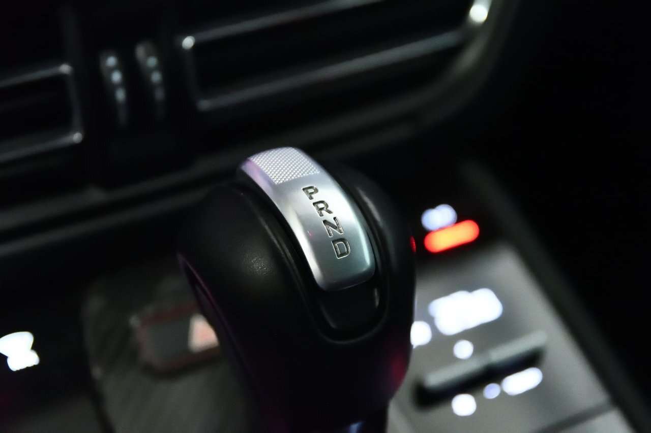 2023 Porsche Macan GTS / Premium + / Sport chrono / Carplay / Vehicle thumb 24