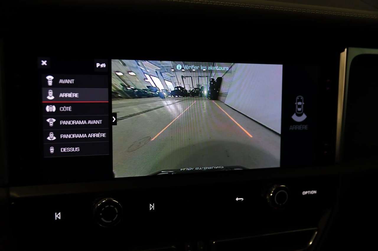 2023 Porsche Macan GTS / Premium + / Sport chrono / Carplay / Vehicle thumb 23