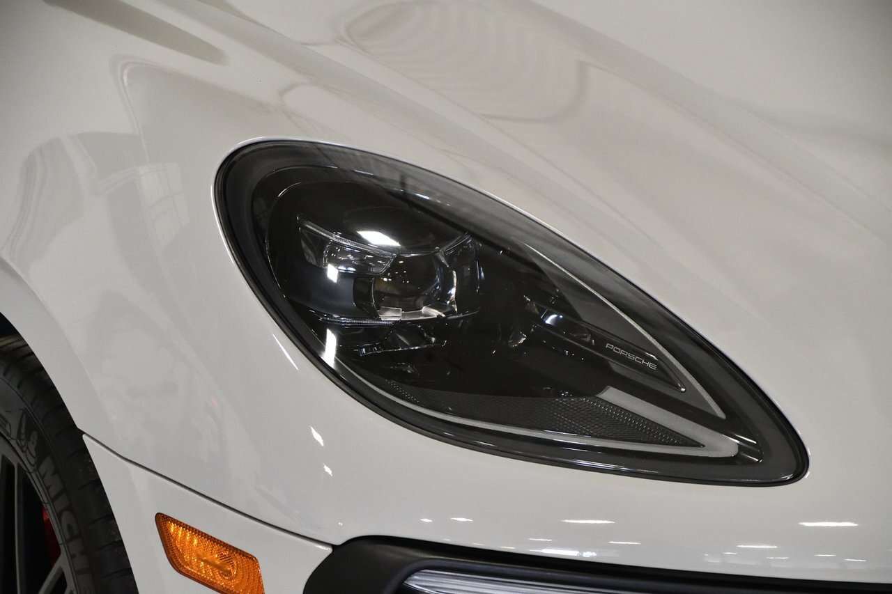2023 Porsche Macan GTS / Premium + / Sport chrono / Carplay / Vehicle alt 3