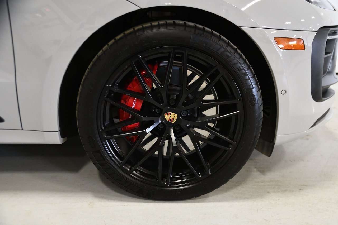 2023 Porsche Macan GTS / Premium + / Sport chrono / Carplay / Vehicle thumb 7