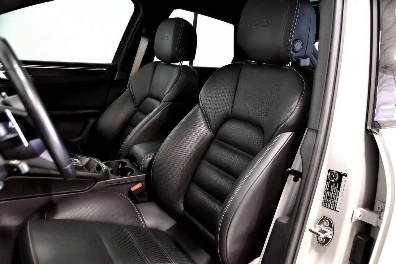 2023 Porsche Macan GTS / Premium + / Sport chrono / Carplay / Vehicle thumb 15