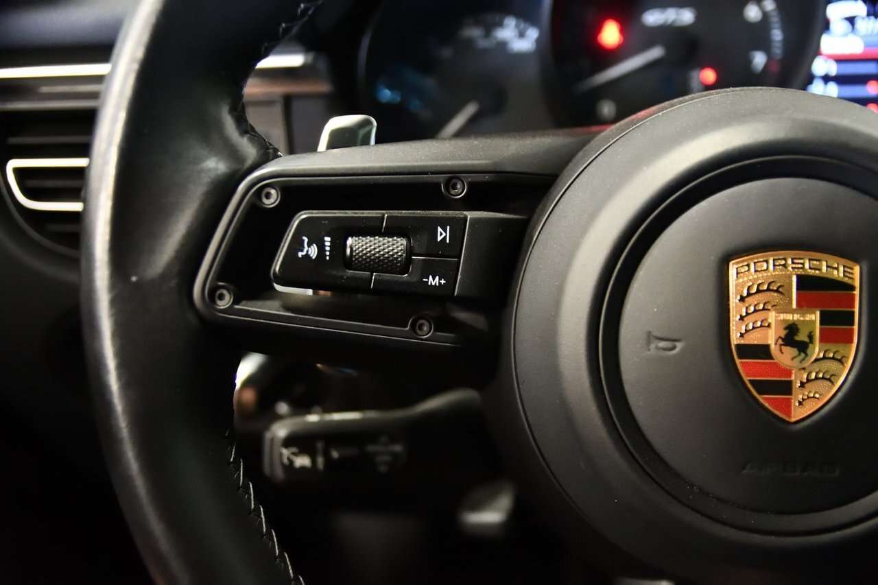 2023 Porsche Macan GTS / Premium + / Sport chrono / Carplay / Vehicle thumb 29