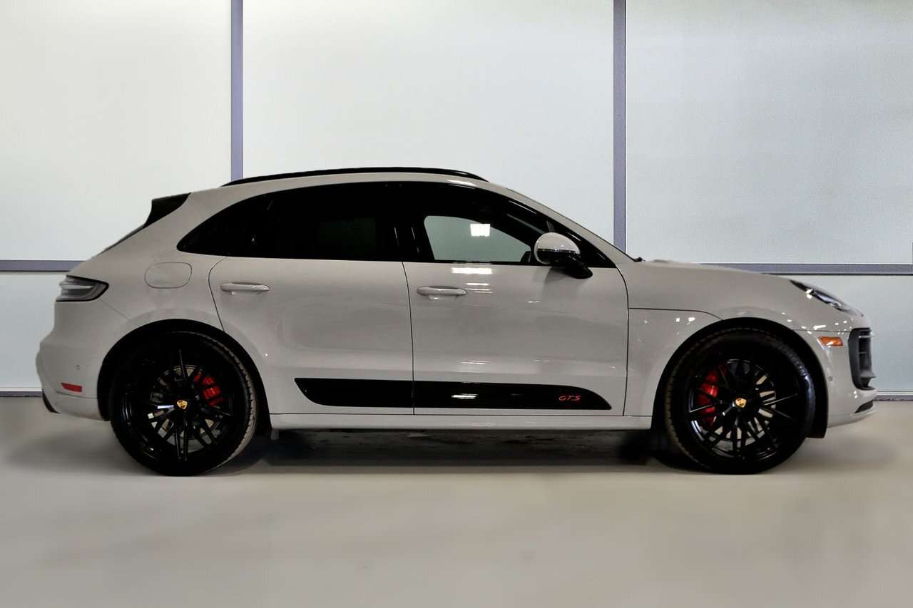 2023 Porsche Macan GTS / Premium + / Sport chrono / Carplay / Vehicle thumb 6