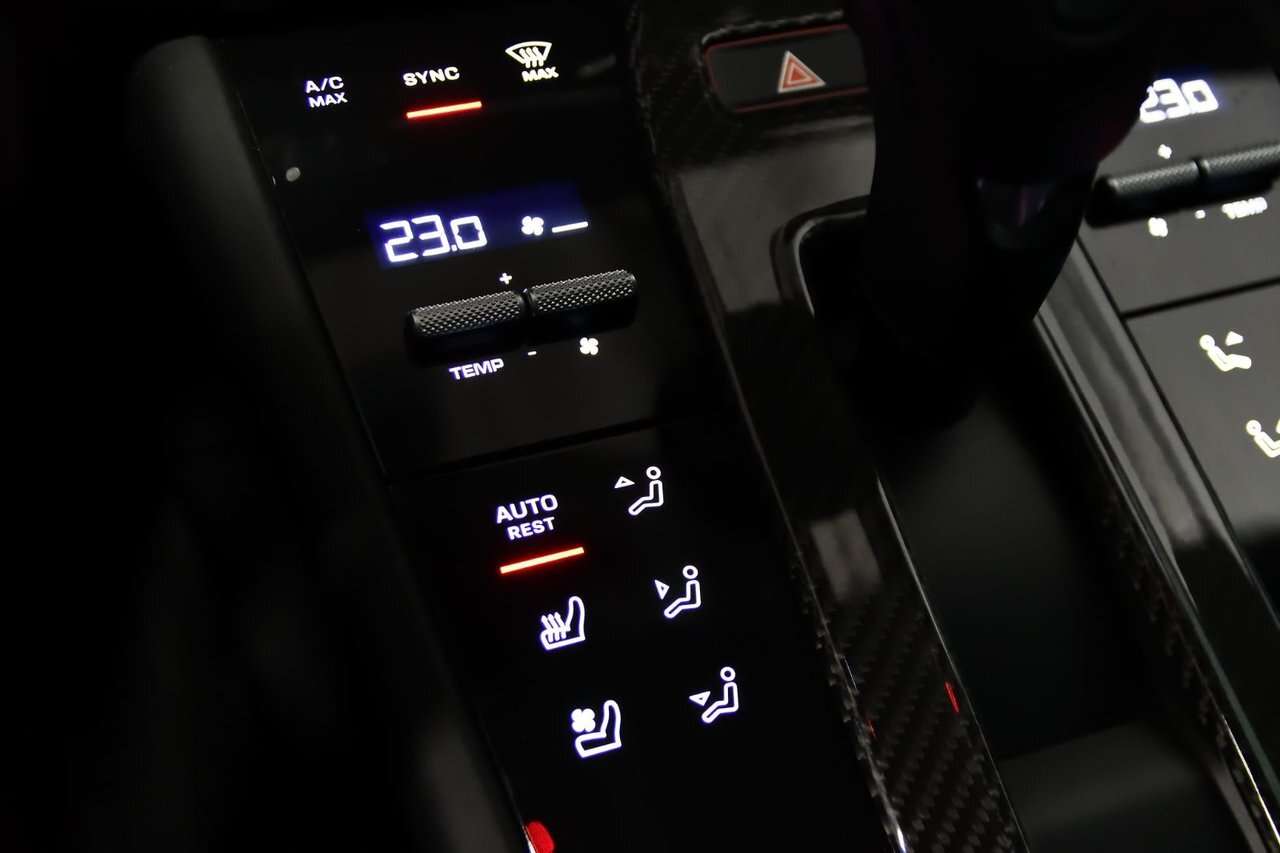 2023 Porsche Macan GTS / Premium + / Sport chrono / Carplay / Vehicle thumb 25