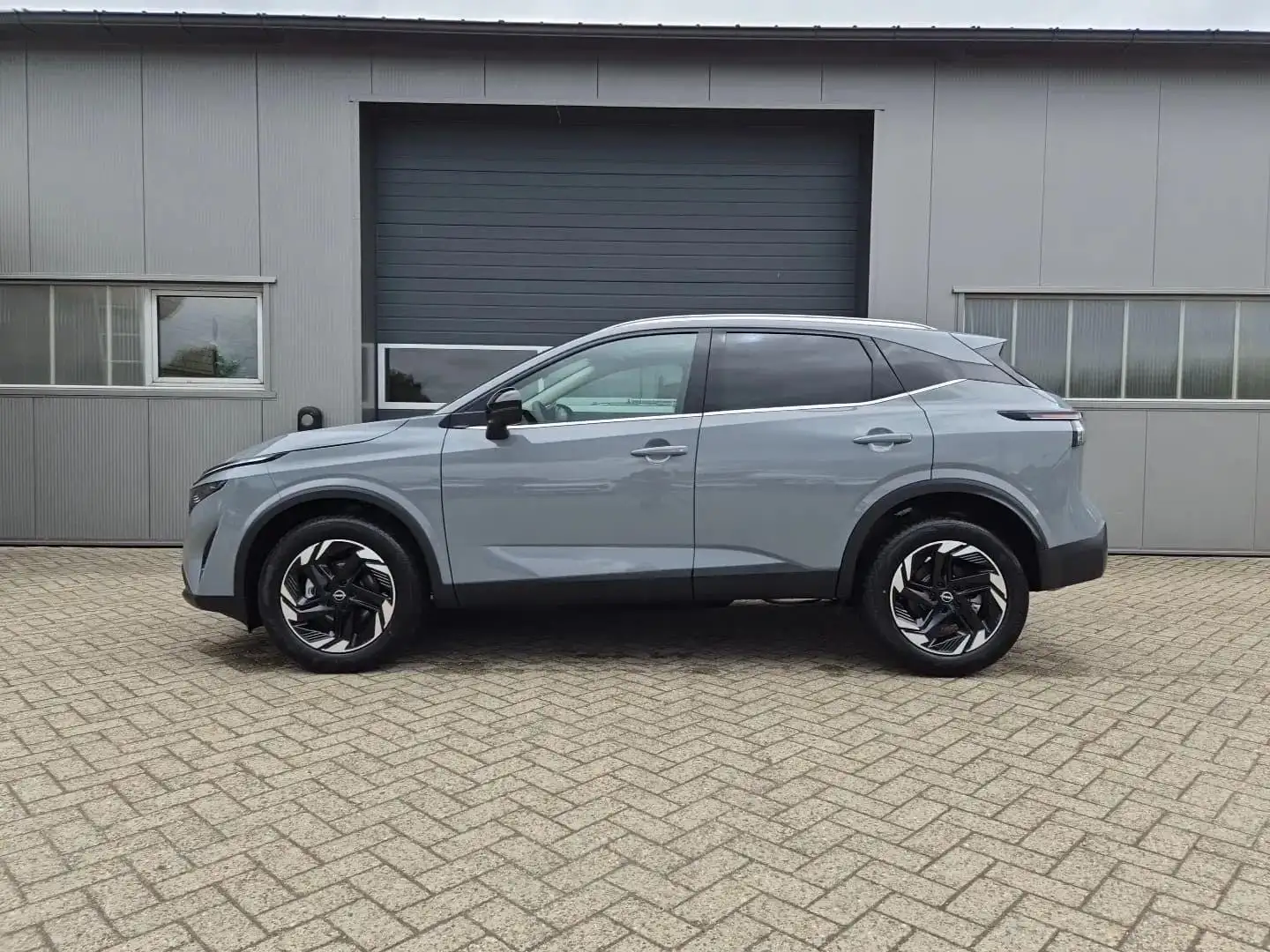 Nissan Qashqai 1.3 DIG-T MHEV 158 PS X-Tronic N-Connecta Teil-... Grau - 2