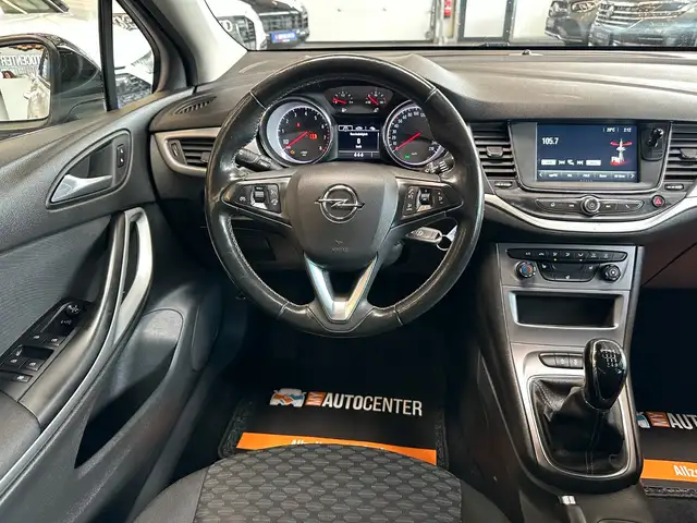 Opel Astra view 7