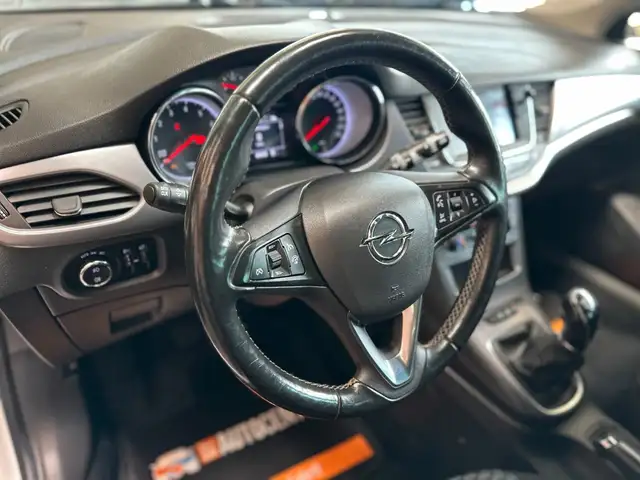 Opel Astra view 12
