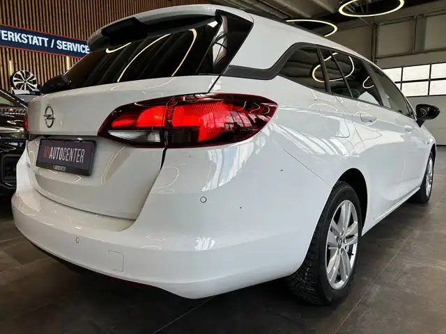 Opel Astra view 2