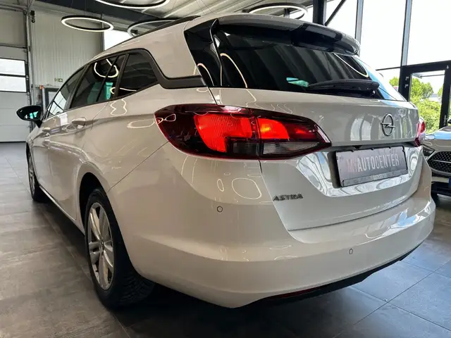 Opel Astra view 5