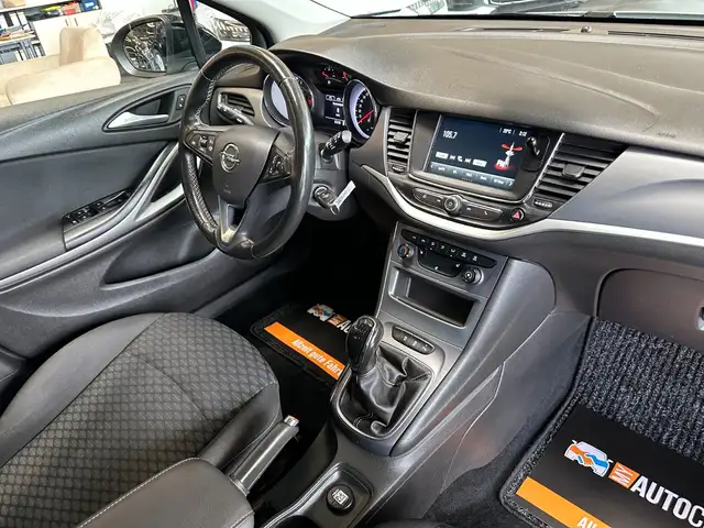 Opel Astra view 8