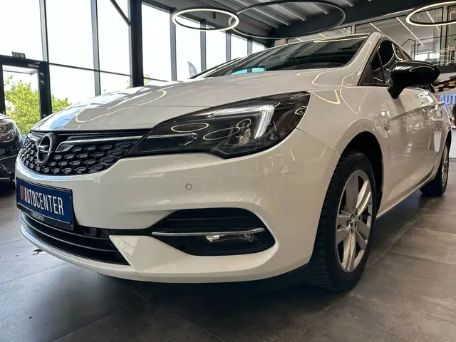 Opel Astra view 4