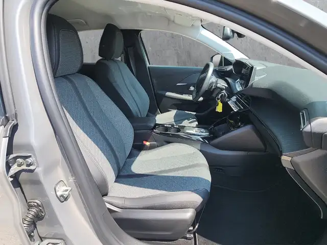 Peugeot 208 view 13