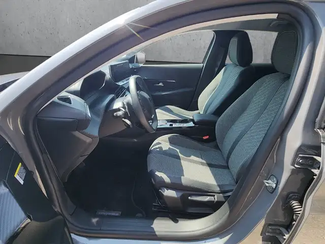 Peugeot 208 view 9